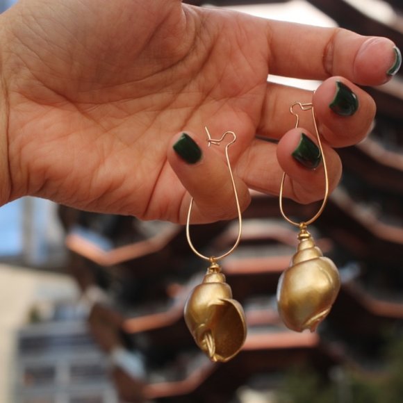 NEW Shell gold drop hook dangle conch earrings - Picture 8 of 12